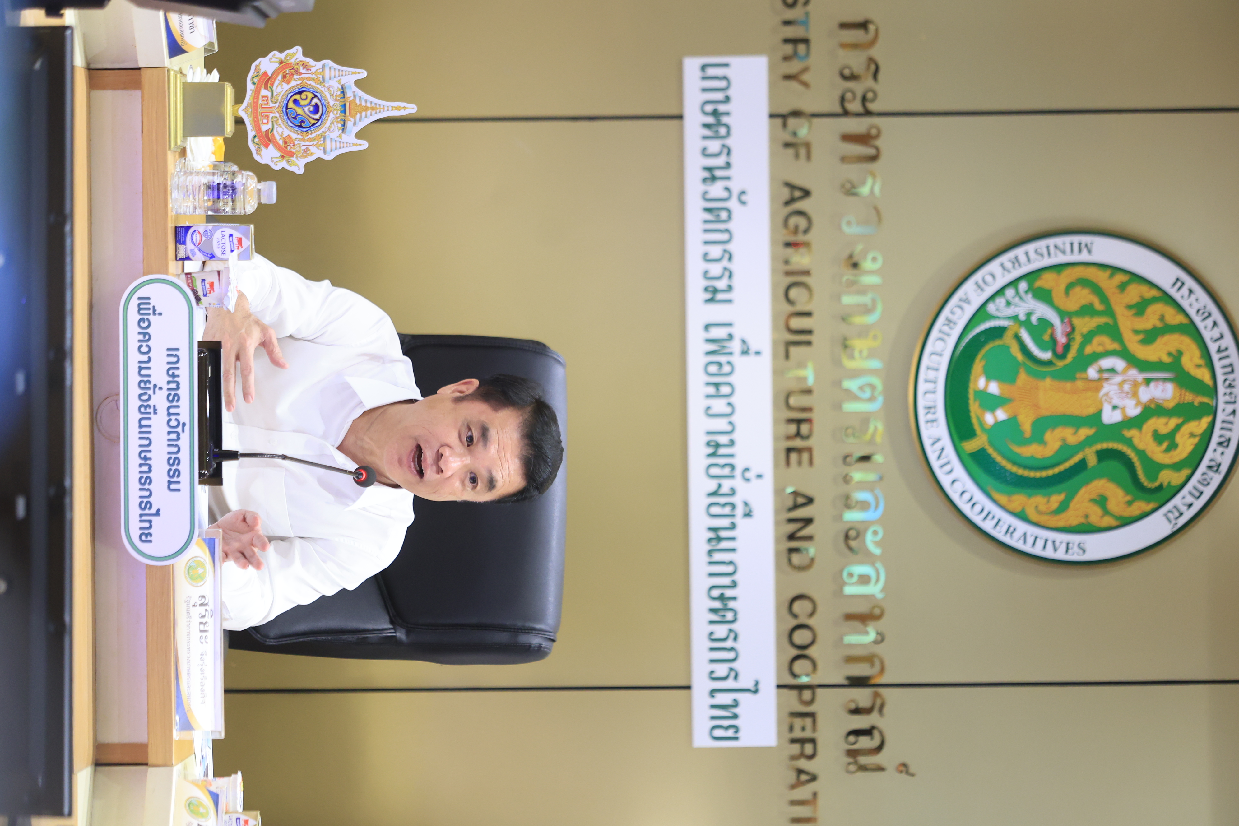 title - เลขาธิการ ส.ป.ก. ร่วมการประชุมผู้บริหารระดับสูงของกระทรวงเกษตรและสหกรณ์ รับมอบนโยบาย รมว.กษ. 5 ด้าน เน้นการทำงานเชิงรุก ลดขั้นตอน เร่งการนำเทคโนโลยีดิจิทัลมาช่วยในการทำงาน ผลักดัน 6 เรื่องเร่งด่วน ต้องเห็นผลที่เป็นรูปธรรม ชูแนวคิดหลัก “เกษตรนวัตกรรม เพื่อความยั่งยืนเกษตรกรไทย” 